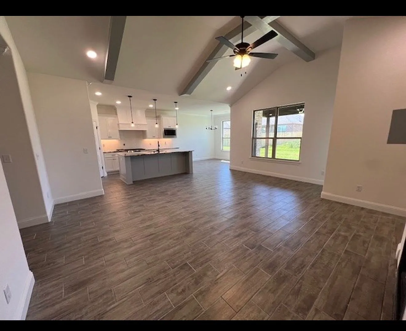 4 bed, 2.5 bath, 1900 sqft, $2,000 — Photo 4