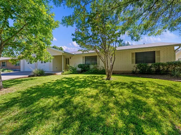 1015 Avenue C, Fredericksburg, TX 78624