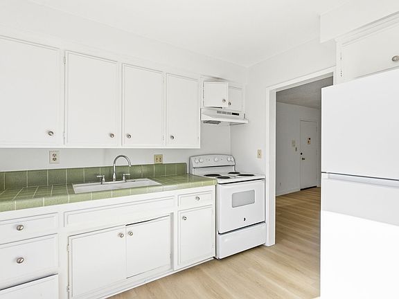 5th image of 1142-1148 9th St #6