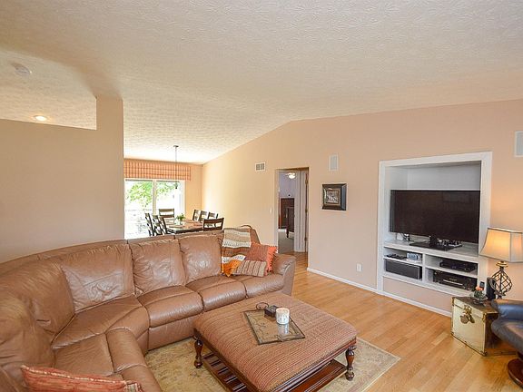 2nd image of 1325 Cross Creek Dr