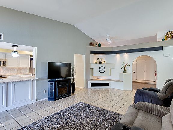 3rd image of 5602 W Lupine Ave