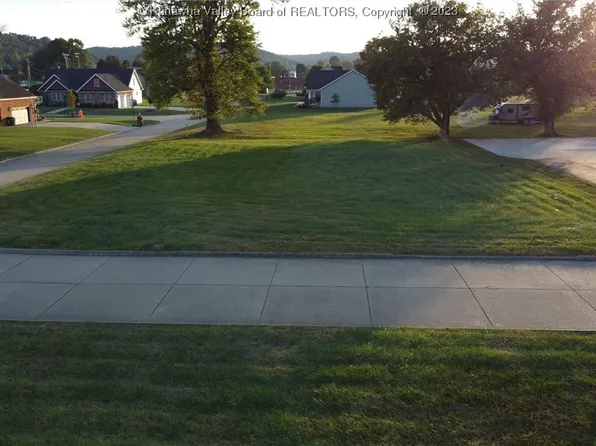 15 Volunteer Ln, Winfield, WV 25213