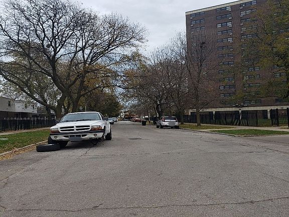 4th image of 354 W 42nd Pl