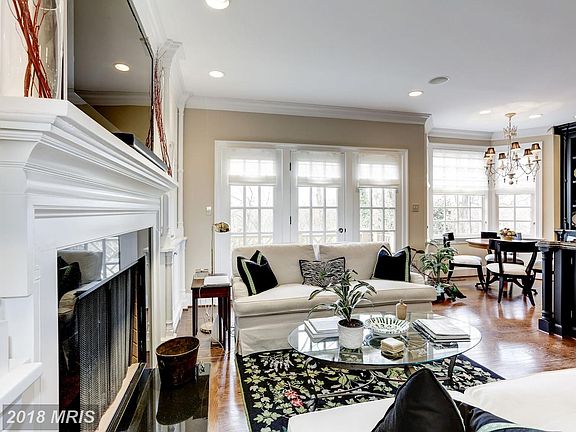 4th image of 3829 N Randolph Ct