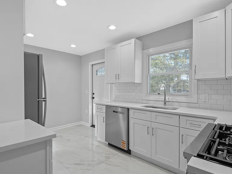 26 Kipling Ave — Photo 5