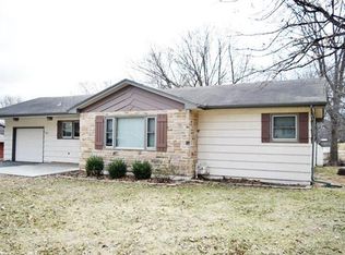 201 E 9th St, Kearney, MO 64060