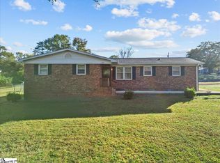 161 Oak St, Boiling Springs, SC 29316