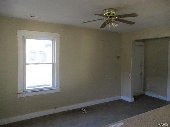 4th image of 9416 Chester Ave