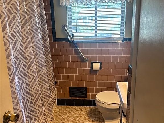 5th image of 22 Hurley Cir
