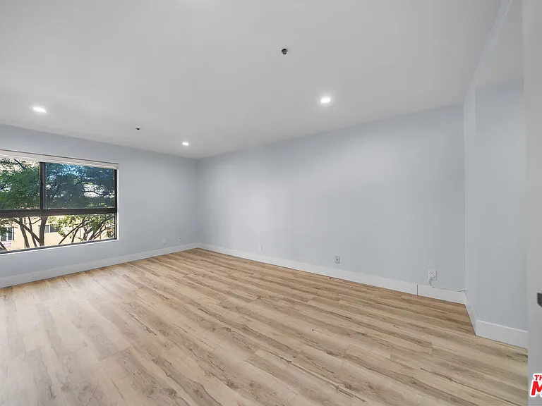 727 S Ardmore Ave #108 — Photo 25