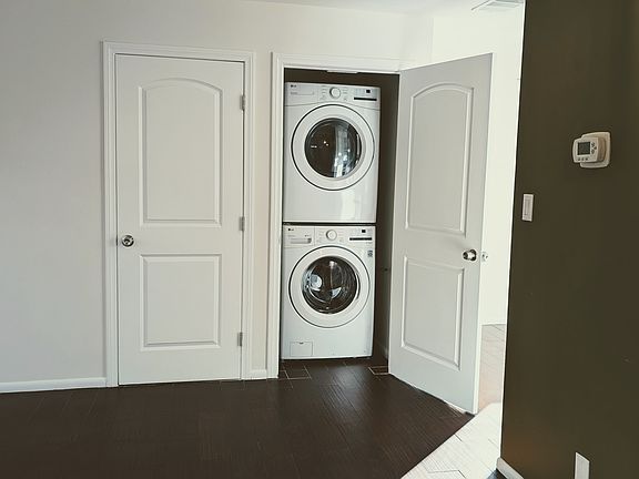 5th image of 208 N Myrtle Ave APT A
