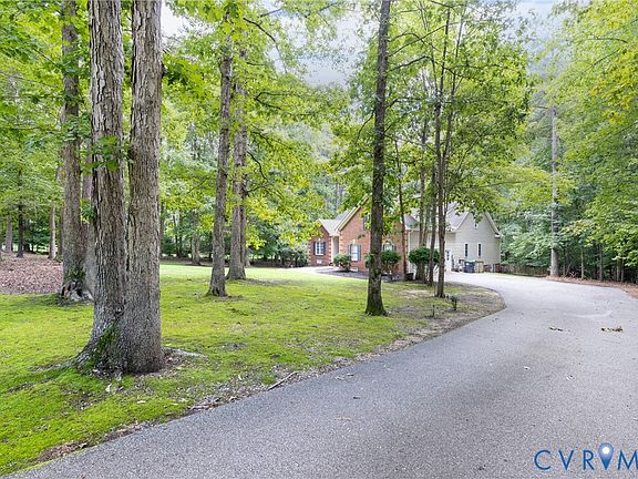 3rd image of 11125 Lyndenwood Dr