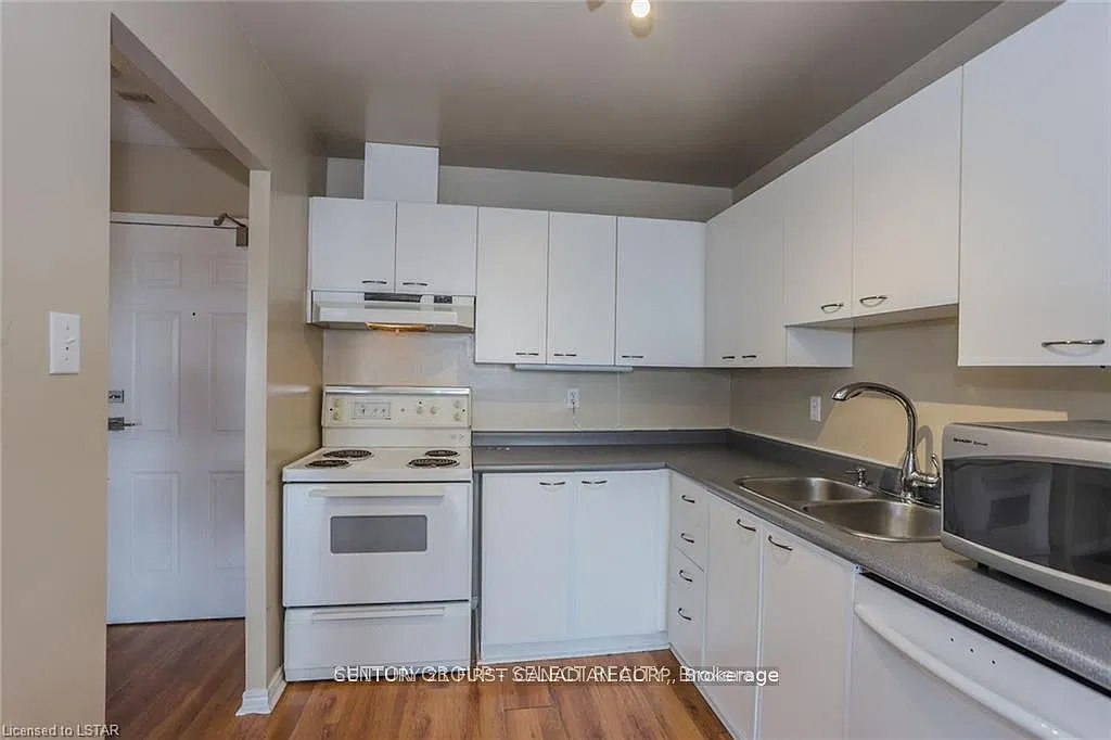 30 Chapman Ct — Photo 2