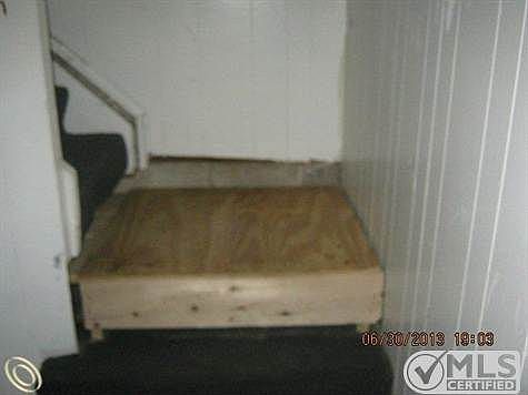 basement landing 2.jpg