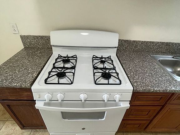 2nd image of 7016 Glasgow Ave #7018