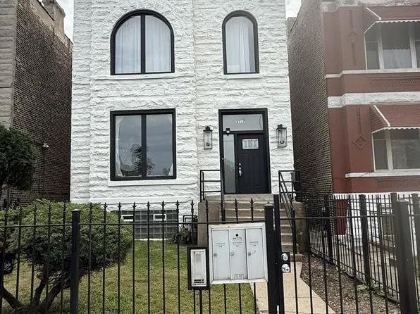 2717 W Congress Pkwy #2, Chicago, IL 60612