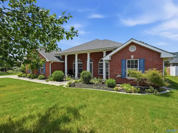7022 Lynnfield Dr SE, Owens Cross Roads, AL 35763