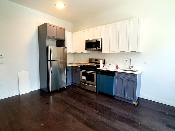 2nd image of 512 Mercer St #3