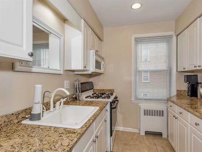 200 N Village Ave APT C2, Rockville Centre, NY, 11570