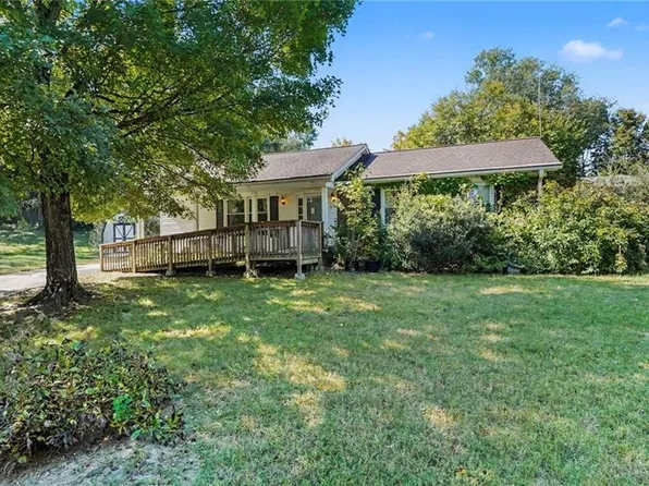 1240 Castlegate Ct, Winston Salem, NC 27103