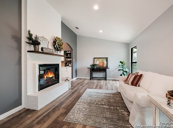5th image of 5202 La Barranca St