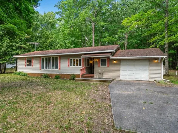 3310 Cedar Ln, Indian River, MI 49749