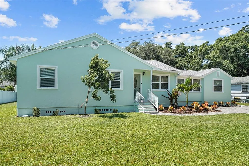 4 bed, 2.0 bath, 1751 sqft, $2,900 — Photo 3
