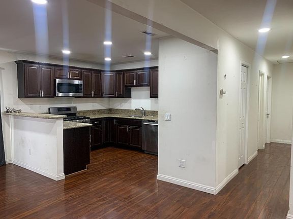 4th image of 998 Winston Dr