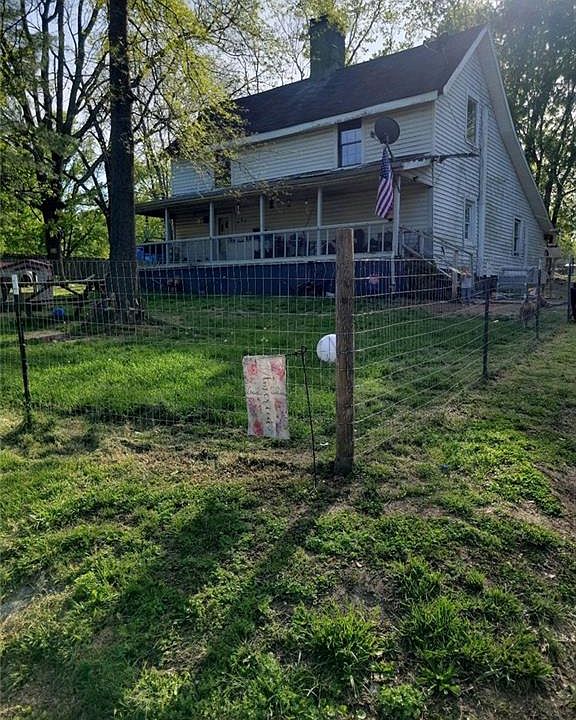 2nd image of 209 Howe St