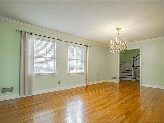 2nd image of 1105 Merry Oaks Dr