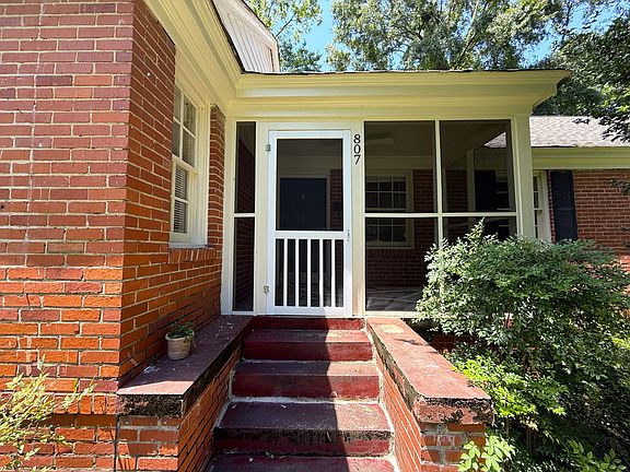 2nd image of 807 E Edgemont Ave
