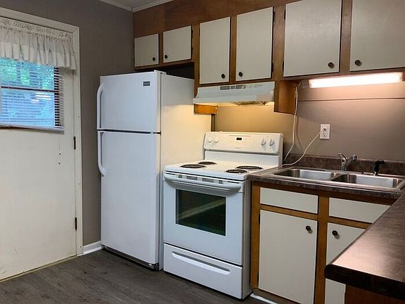 3rd image of 2324 Woodbridge Dr