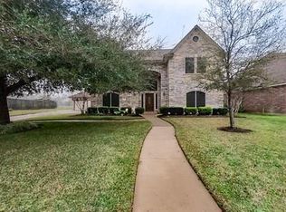 56 Southernwood Ct, Lake Jackson, TX 77566