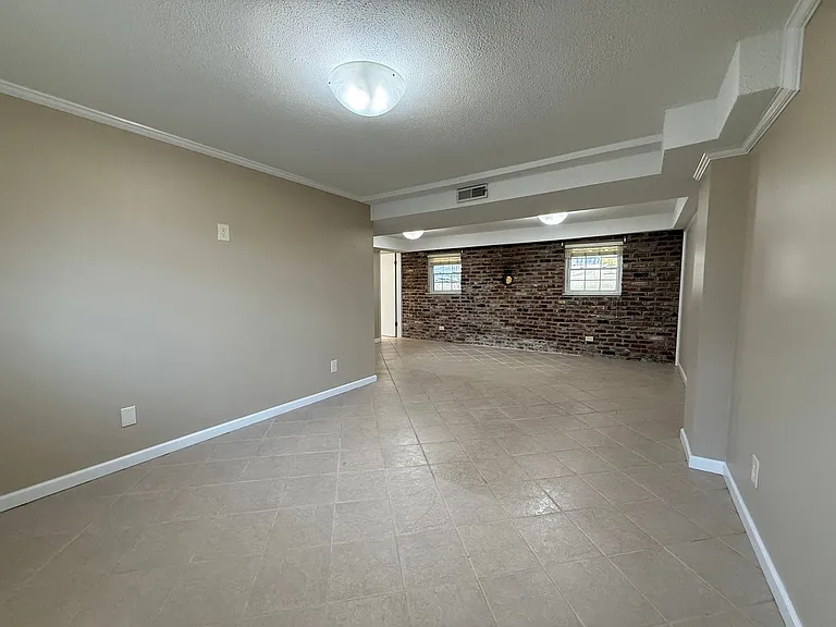 220 Brampton Rd — Photo 27