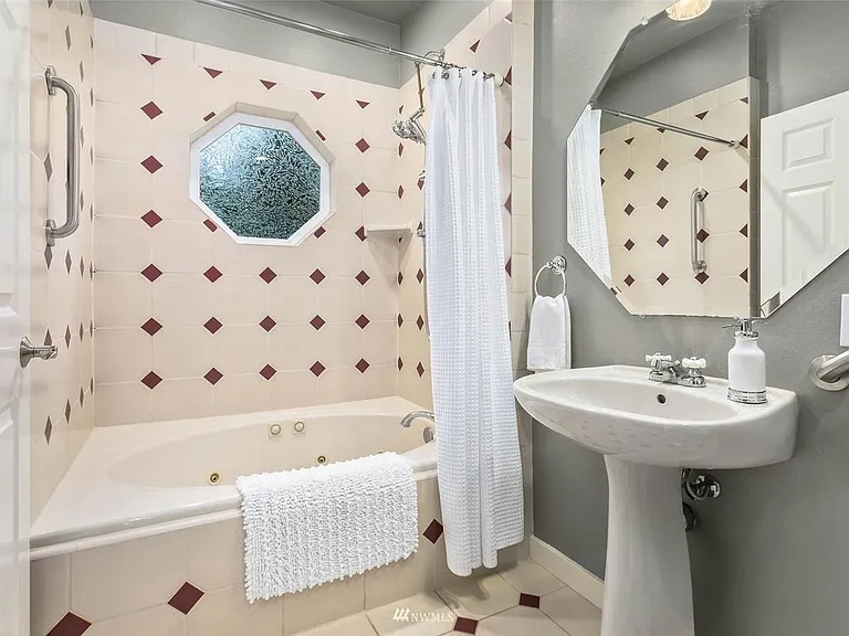 2537 Bretland Rd SE — Photo 22