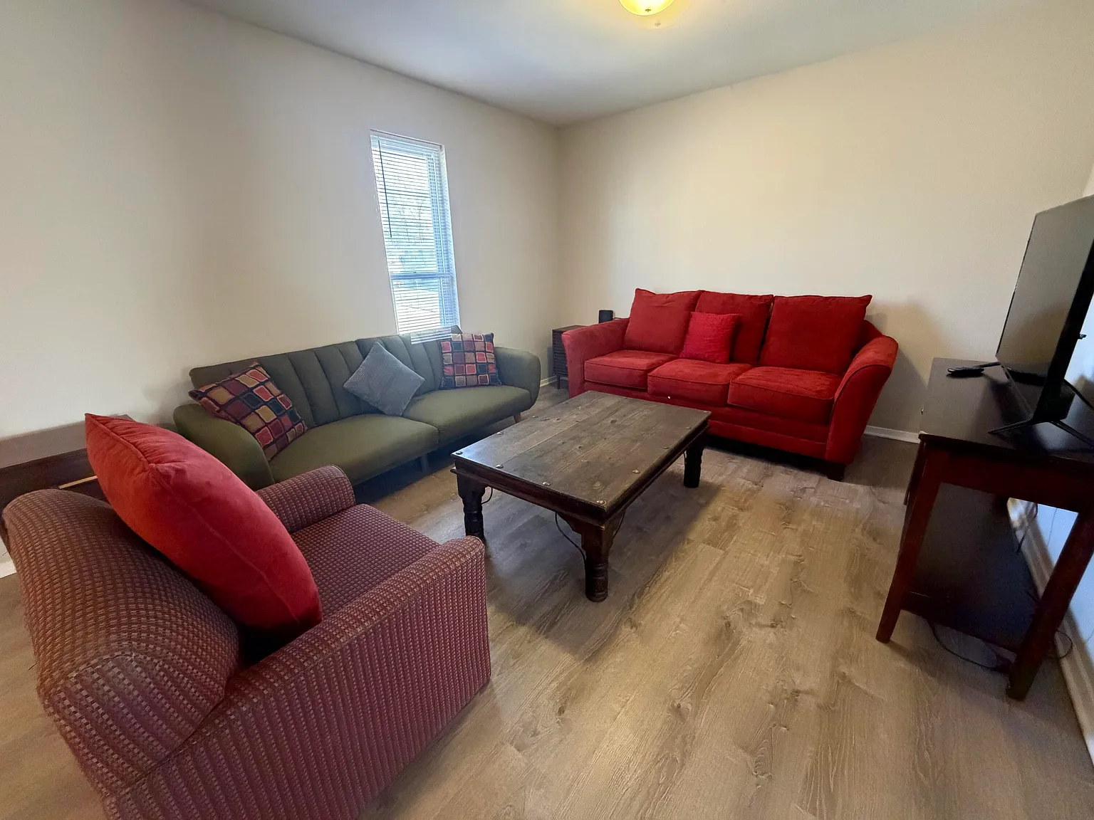 3 bed, 2.0 bath, 1456 sqft, $2,800 — Photo 3