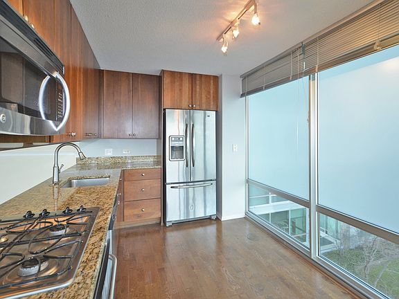 5th image of 9715 Woods Dr Unit 711