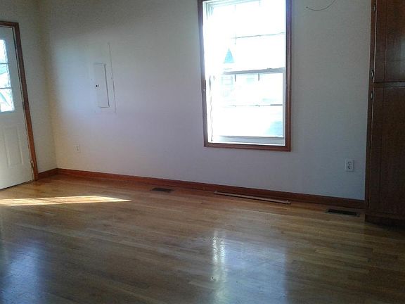 2nd image of 14 Botany Bay Cir