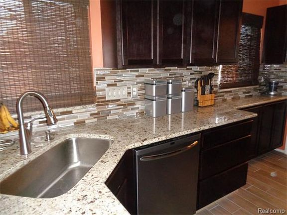 4th image of 28101 N Clements Cir