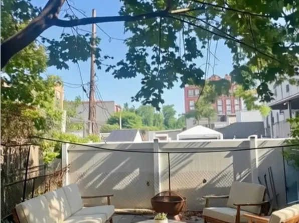 920 Glenmore Avenue image 1 of 9