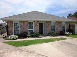 4016 Lake Villa Dr, Metairie, LA 70002