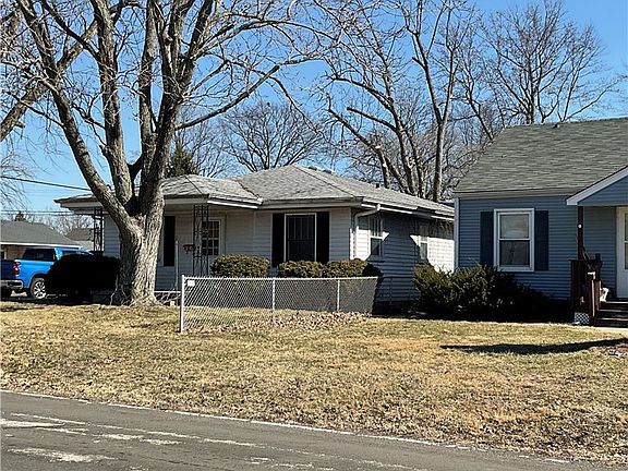 2nd image of 1094 N Westlawn Ave