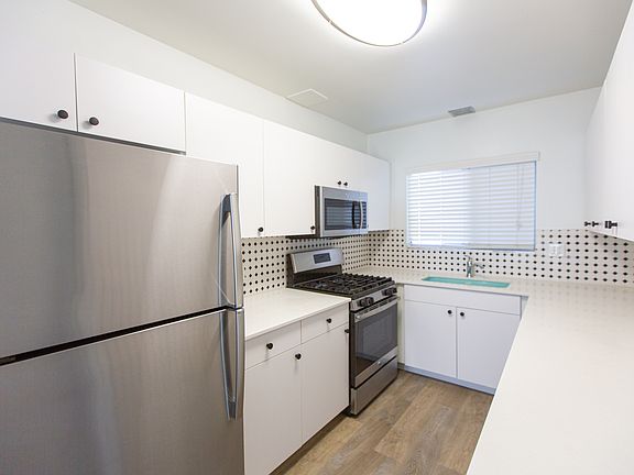 4th image of 325 W Pasadena Ave #13