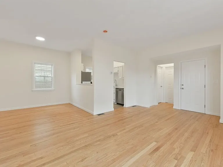 39 Middle St #1 — Photo 7