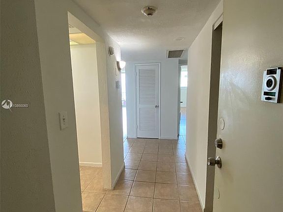 5th image of 19380 Collins Ave APT 1123