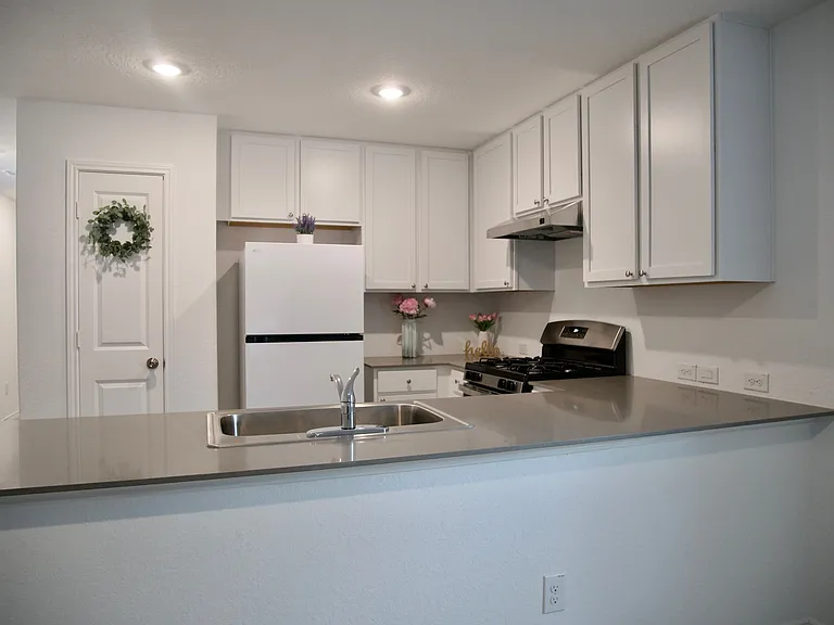 7627 Chancery Gate — Photo 8