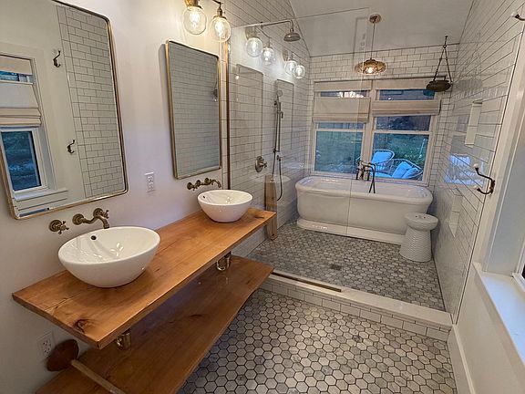 5th image of 42 Forest St #H