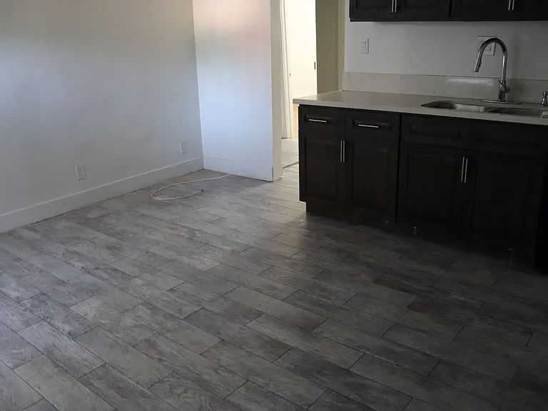 155 W 41st Pl — Photo 12