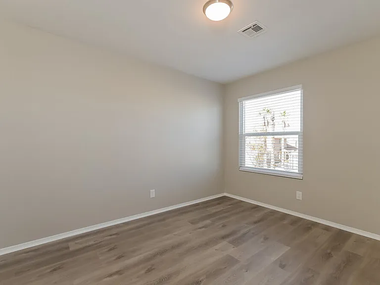 526 Dutchman Ave — Photo 18