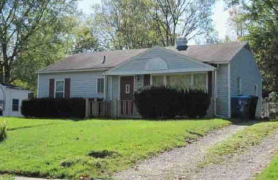4th image of 2212 Roseland Ave